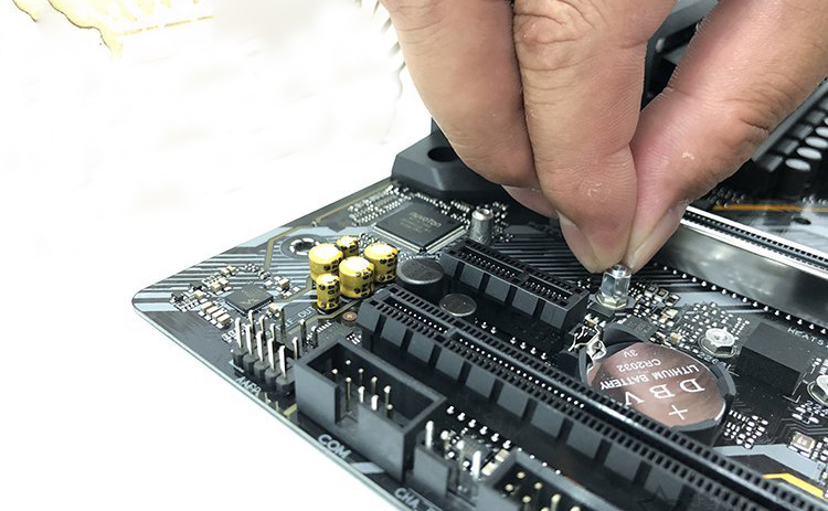 M.2固态硬盘怎么安装在台式电脑上？M.2固态硬盘SSD安装图文教程