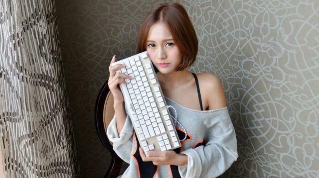 电脑机械键盘和普通键盘的区别对比，哪个好？