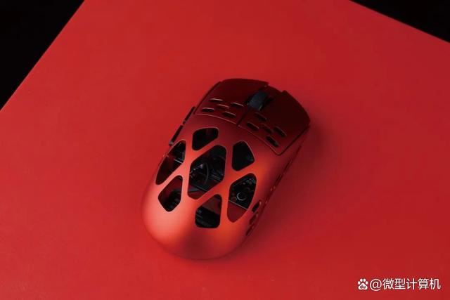 超小手旗舰鼠标 黑爵AM3 MAX三模鼠标测评