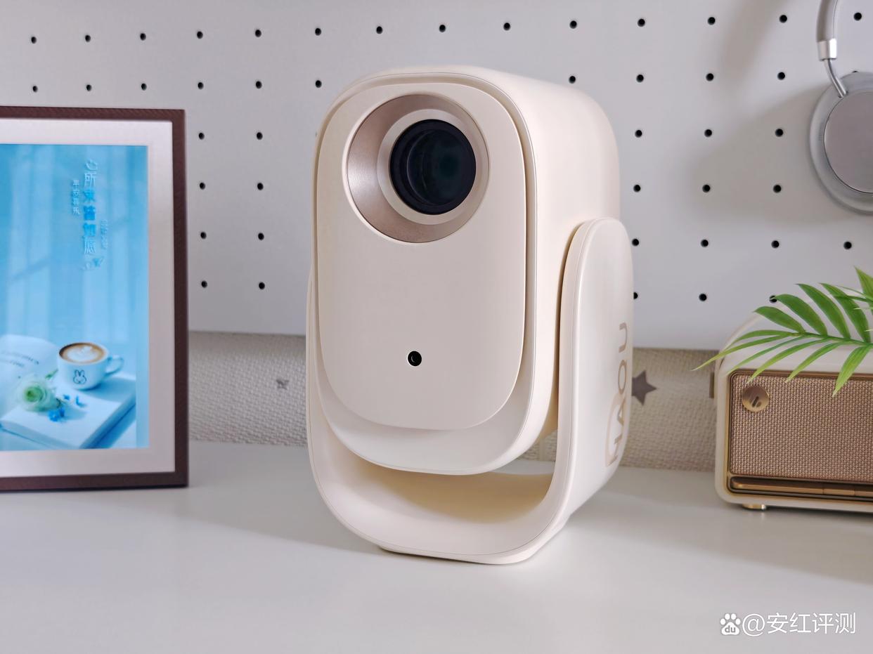 哈趣投影仪Q1 Max体验测评，千元一体化云台精美小巧!