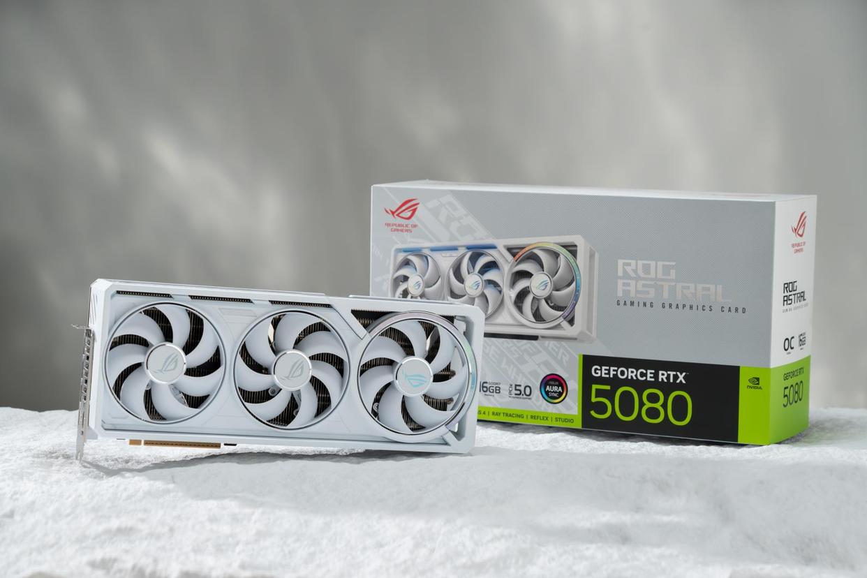 ROG夜神ROG ASTRAL RTX508 O16G WHITE显卡测评