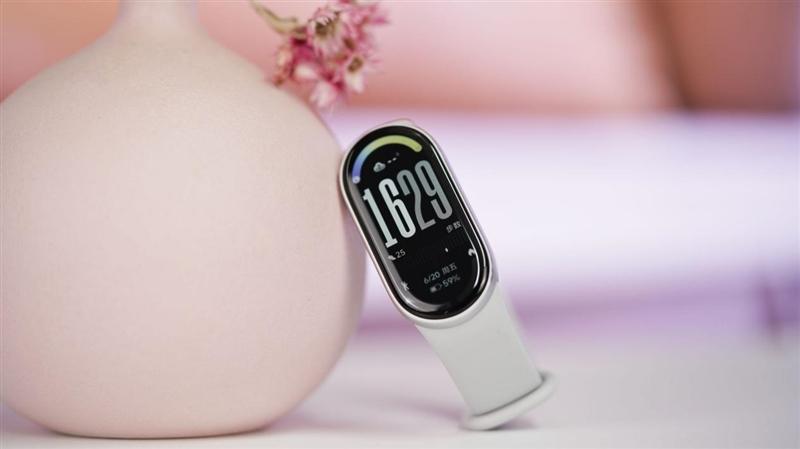 小米手环10首发评测，1.72英寸屏+30天续航